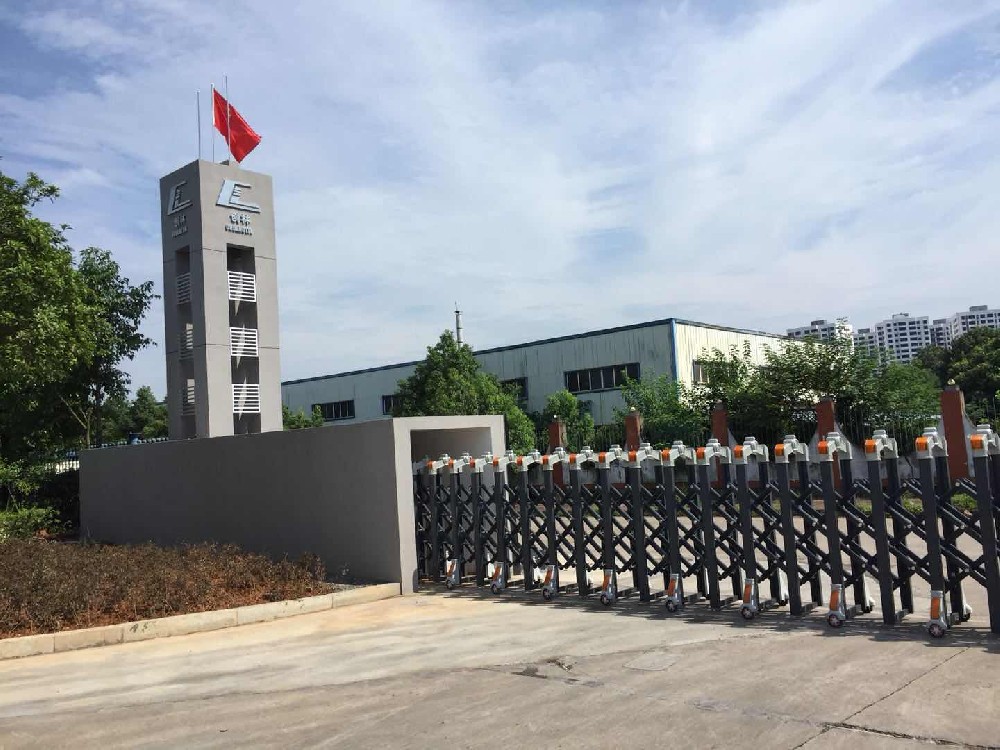 創(chuàng  )林合金伸縮門(mén)照片